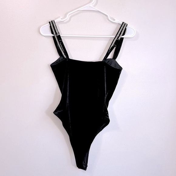 AKIRA Black Bodysuit with Silver Straps - Picture 4 of 16